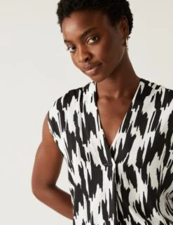 Satin Printed V-Neck Popover Blouse 10 Satin Printed V-Neck Popover Blouse -M&S SD 01 T43 5986 Y4 X EC 2