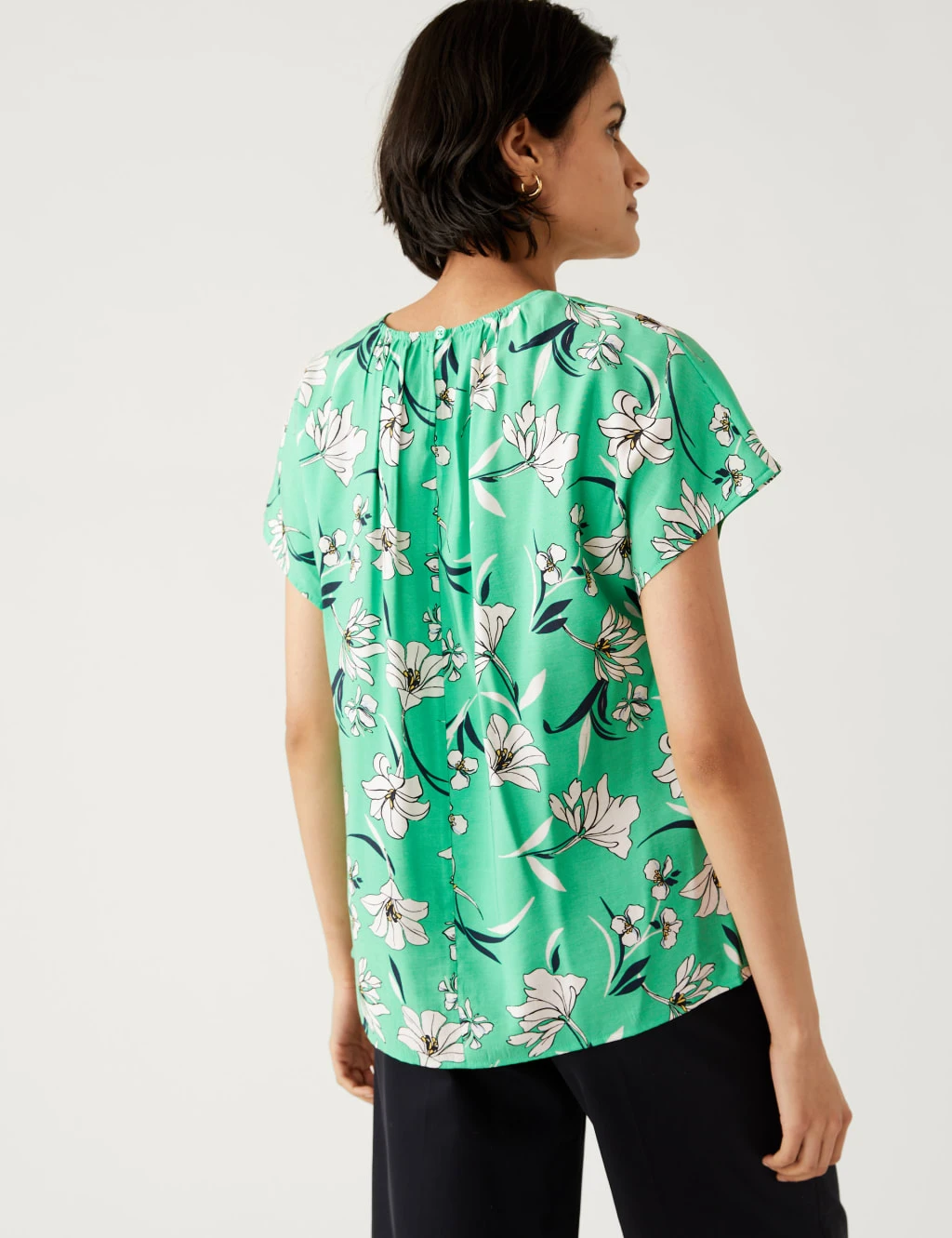 Floral Round Neck Blouse 6 Floral Round Neck Blouse - Image 4