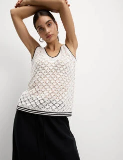 Textured Slim Fit Knitted Vest